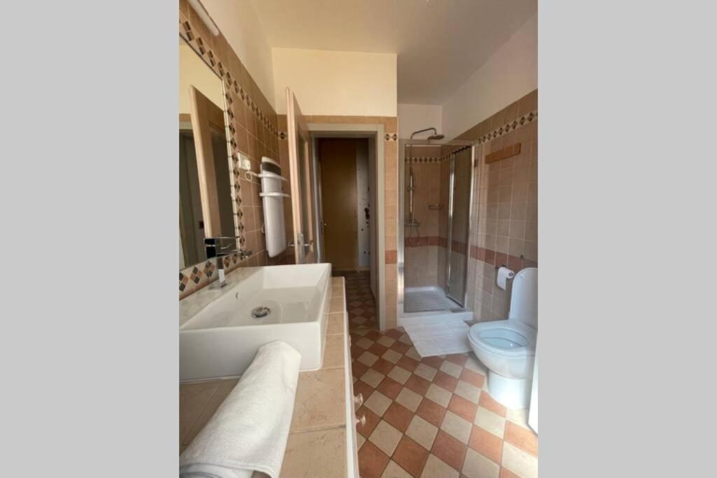 إيزولا Stylish One Bedroom Apartment Near The Riva المظهر الخارجي الصورة